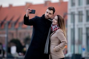 Do-Selfies-Tell-the-Whole-Story